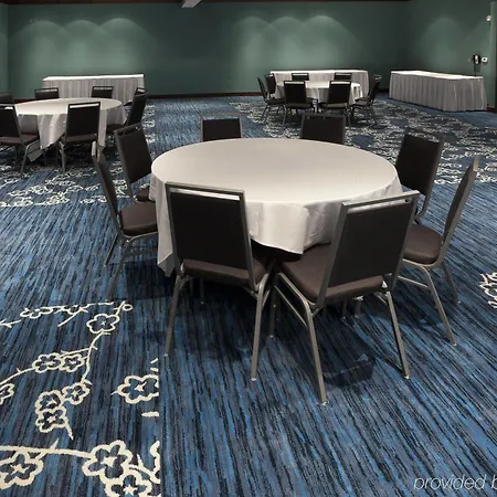 Delta Hotels By Marriott Milwaukee Northwest 